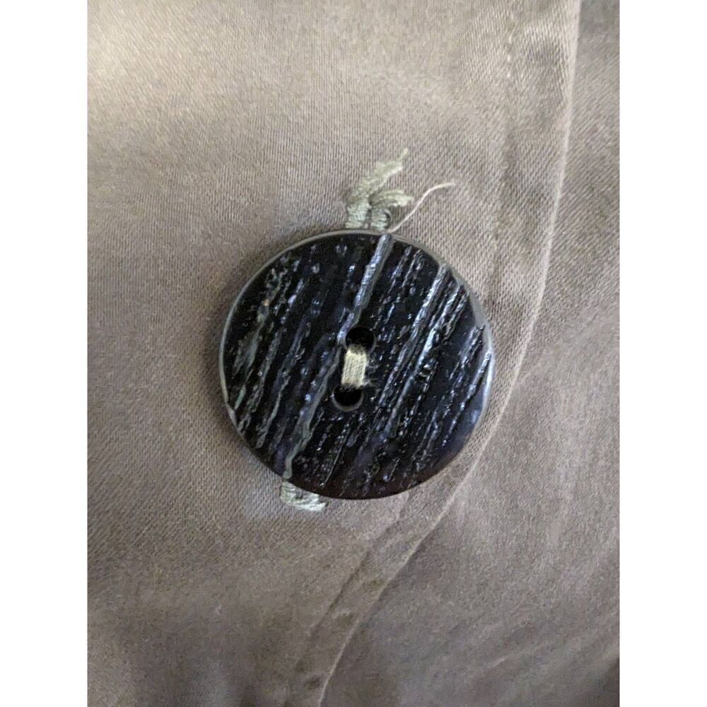 CMC Long Sleeve Collared Button Down Top - Picture 5 of 6